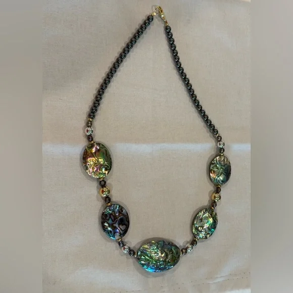 Lee Sands Abalone Shell and Cultured Pearl necklace - Picture 4 of 5